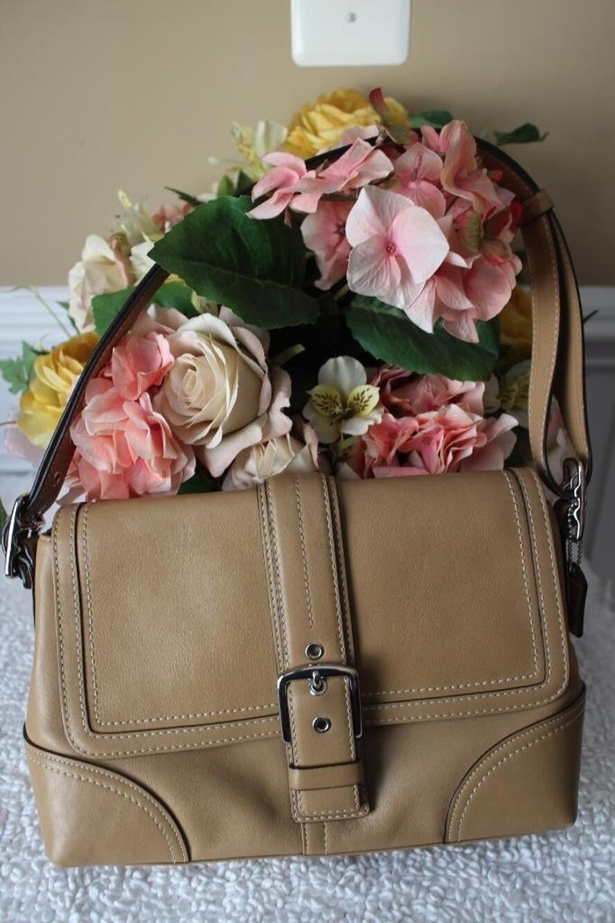 Coach F11196 MEDIUM Vintage Y2K Soho Flap Leather Shoulder BagOpens(PU210